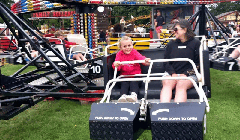 Anna and her daughter on the Spinning ride