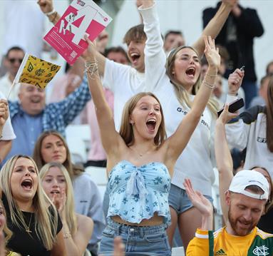 crowd cheering