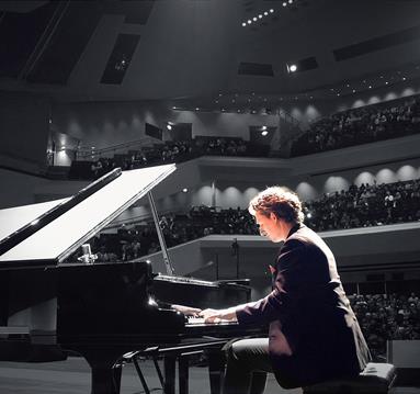 Chris Miggells: The Candlelight Piano Experience
