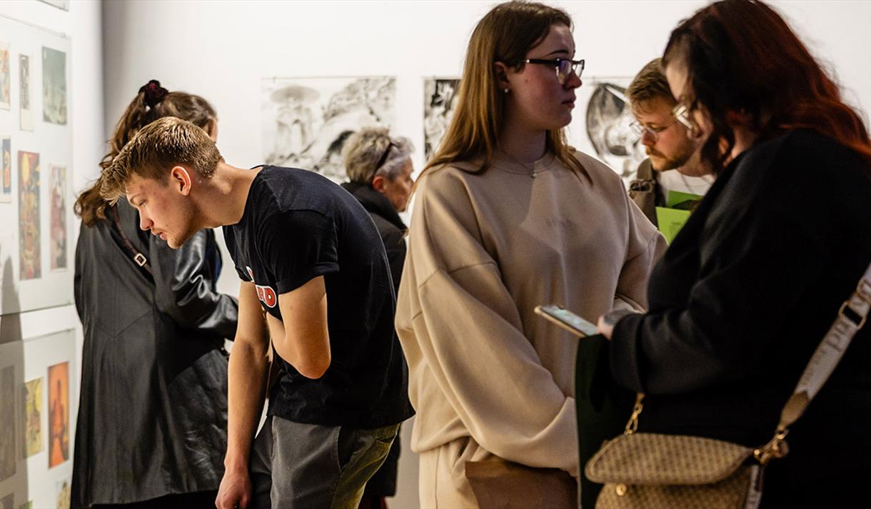 Free Lunchtime Walkthrough: layt de kam (BSL interpreted)