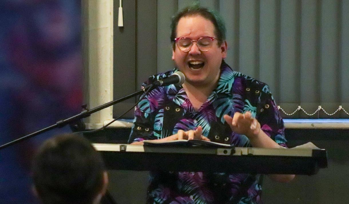 Friz Frizzle's Funny Turn, musical comedy at Nottingham Comedy Festival
