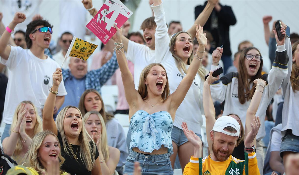 crowd cheering