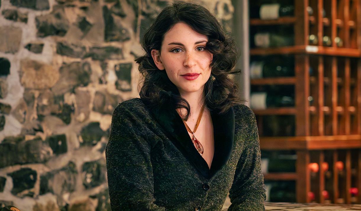 Isabella Hallia
