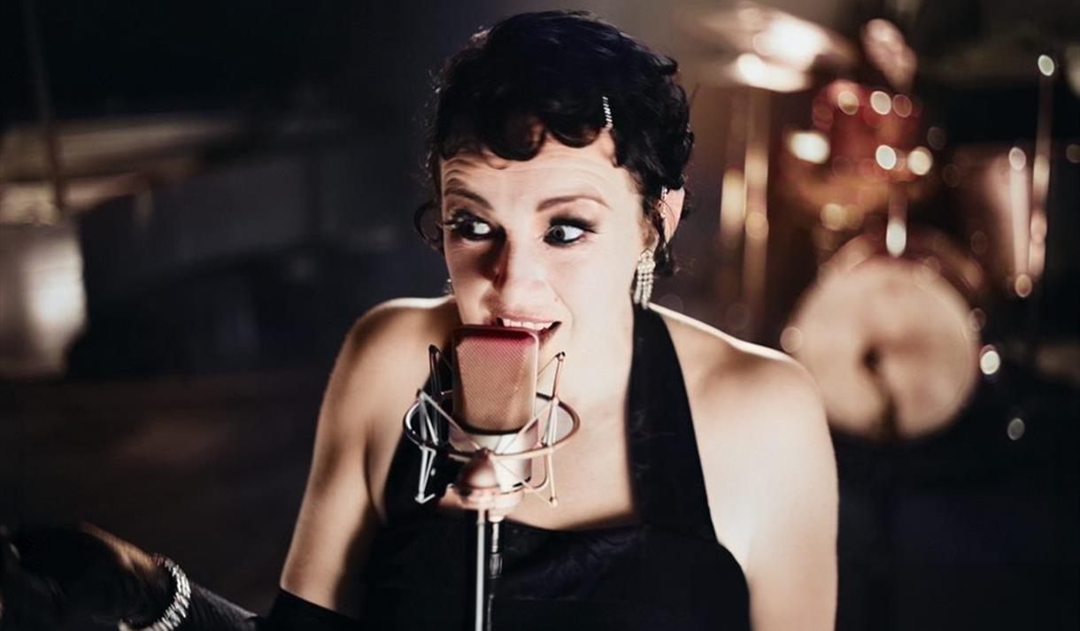 Me & Mr Jones Quartet
