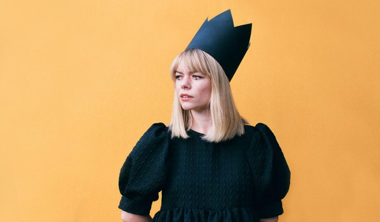 FOLKROOM PRESENTS: Chloe Foy