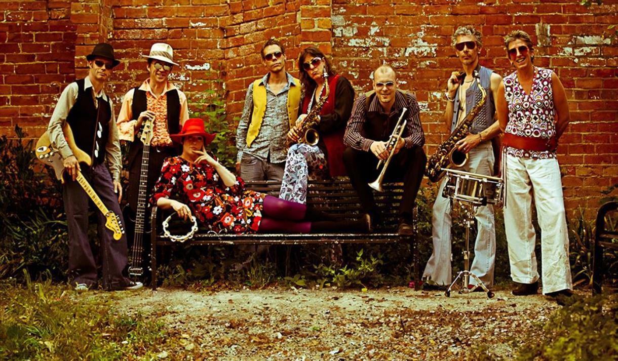 Sticky Morales fulld band photo
