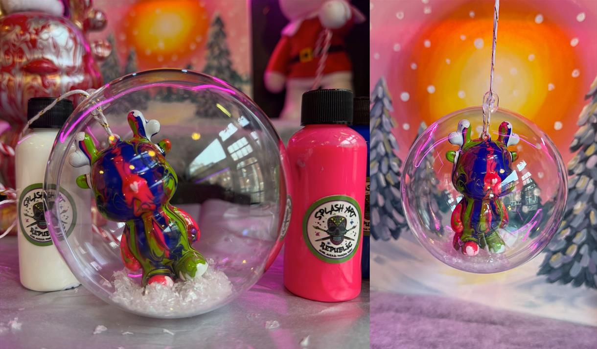 Splash Art Republic Christmas Pour Art Session: Reindeer Baubles
