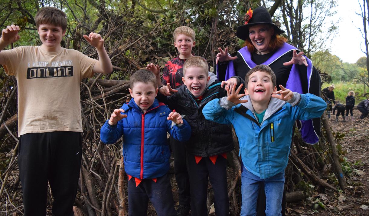 Halloween Den Building