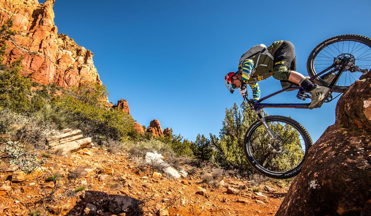 Hans Ray – Mishaps & Mayhem
