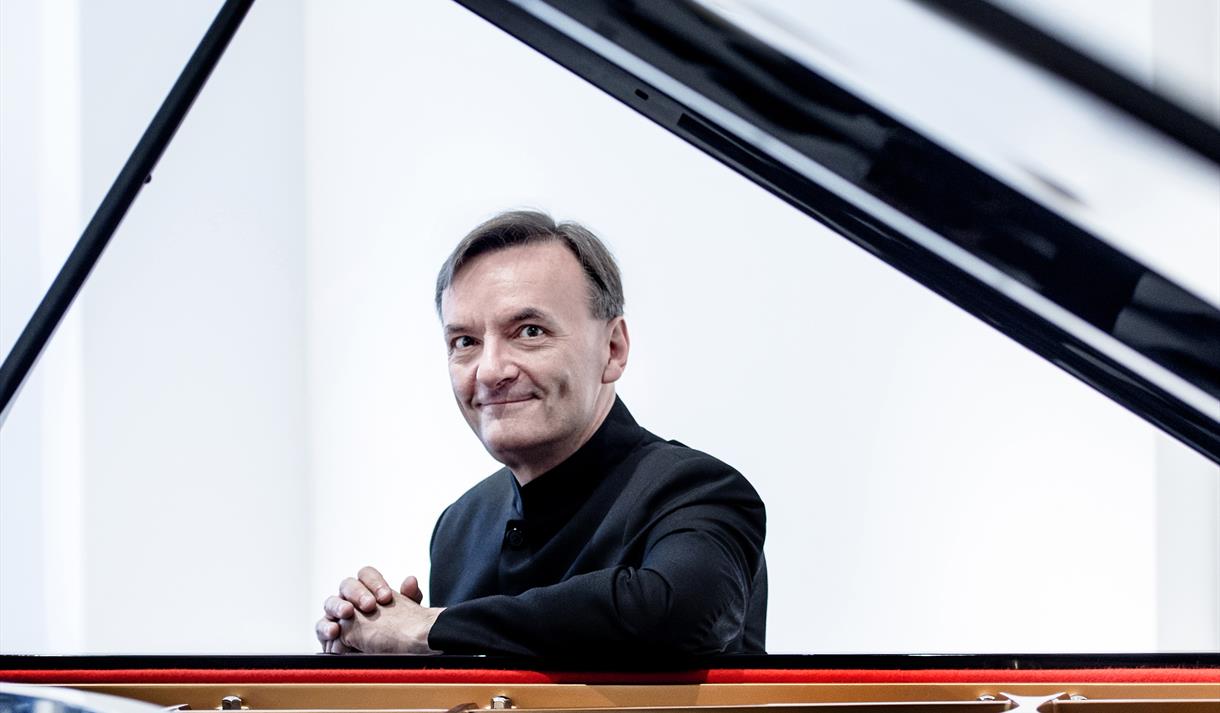 Photograph of Sir Stephen Hough