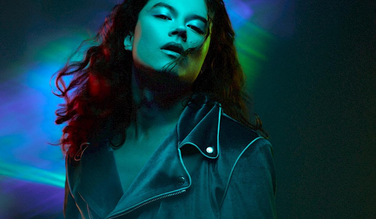 Performance: Mantawoman